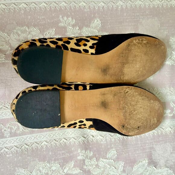 Audrey Brooke Women's Cheetah and Black Slip-on Flats - Picture 4 of 7